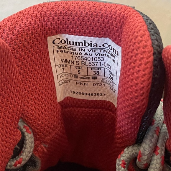 Women’s Waterproof Columbia Hiking Boots - Picture 4 of 5